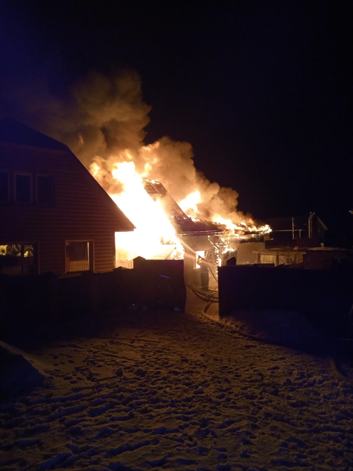 В селе Новом Суздальского района сгорело 2 частных дома | 15.03.2021 |  Владимир - БезФормата