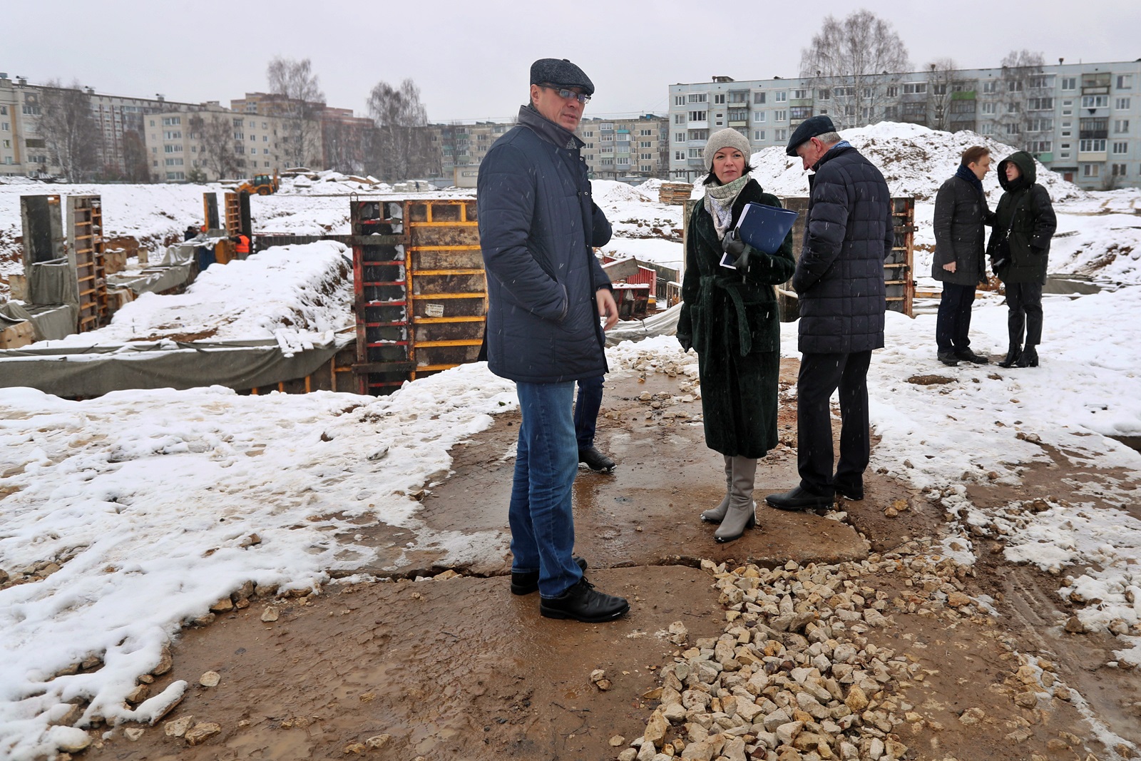 Новости коврова ковров сегодня. Авдеев губернатор Владимирской области в Коврове. Новая школа в Коврове. Стройка школы. Александр Авдеев в Коврове.