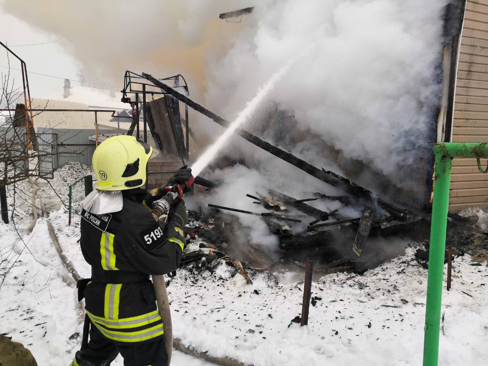 В Гусь-Хрустальном районе спасатели потушили пожар в жилом доме и спасли  животных