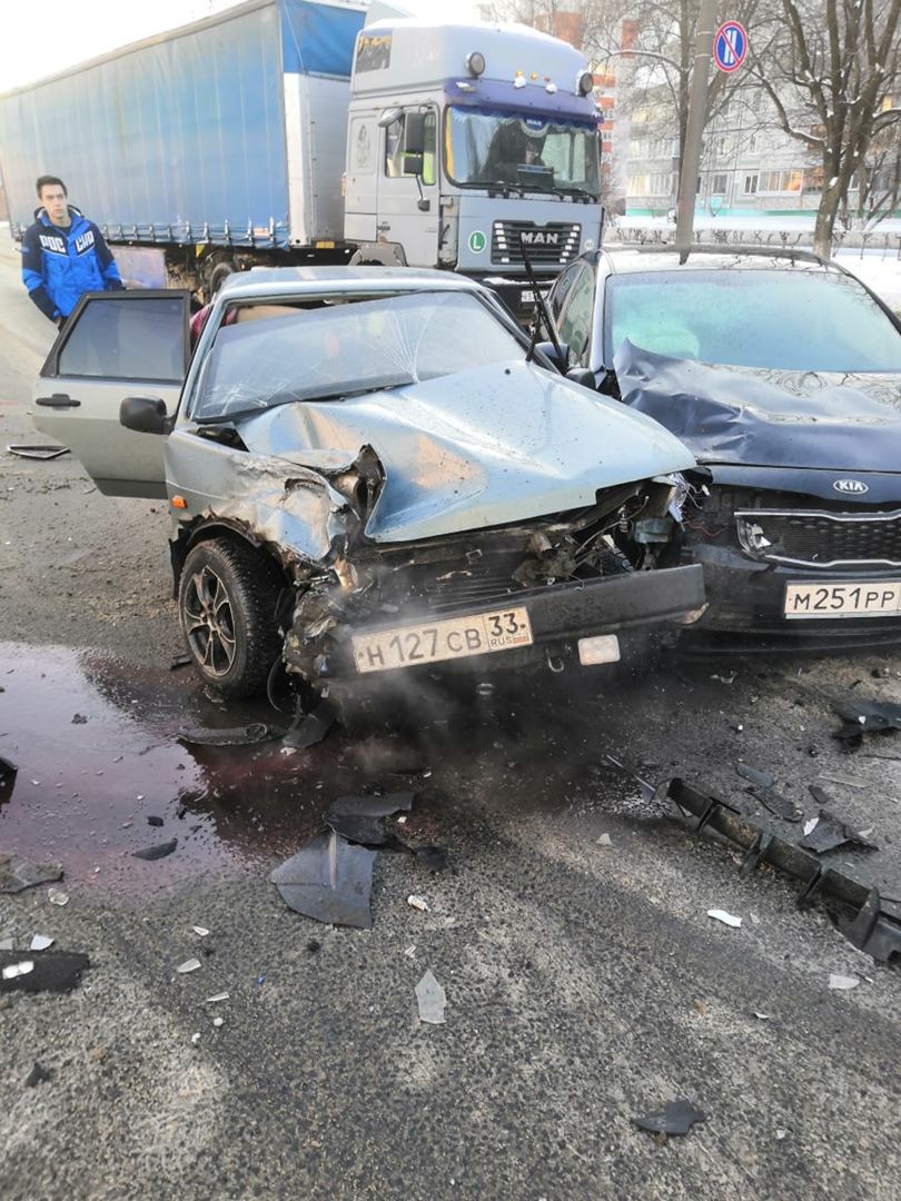 Во Владимире на улице Безыменского произошло ДТП с машиной скорой помощи