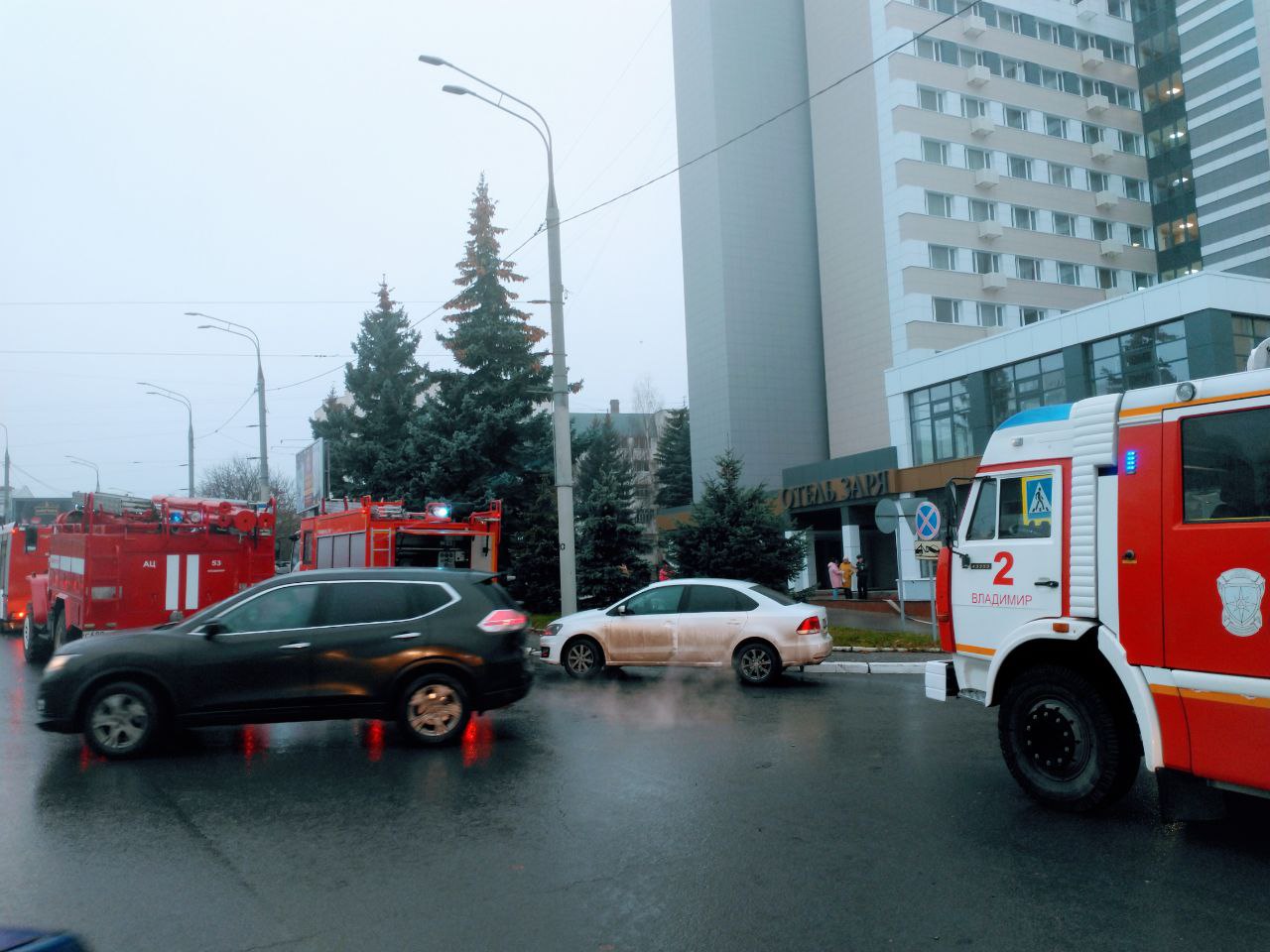 Во Владимире из гостиницы «Заря» эвакуировали 124 человека из-за возгорания  в электрощитке | 08.11.2022 | Владимир - БезФормата