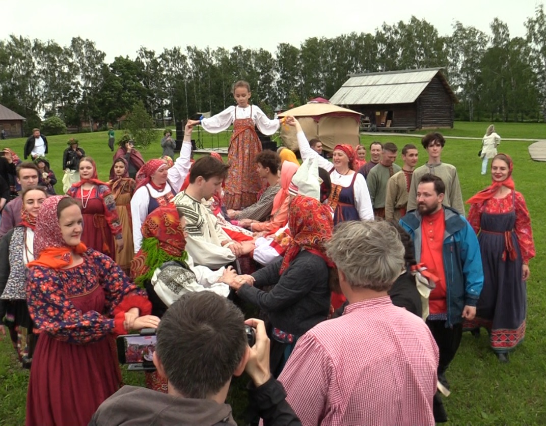 В Суздале встретили День Святой Троицы | 05.06.2023 | Владимир - БезФормата