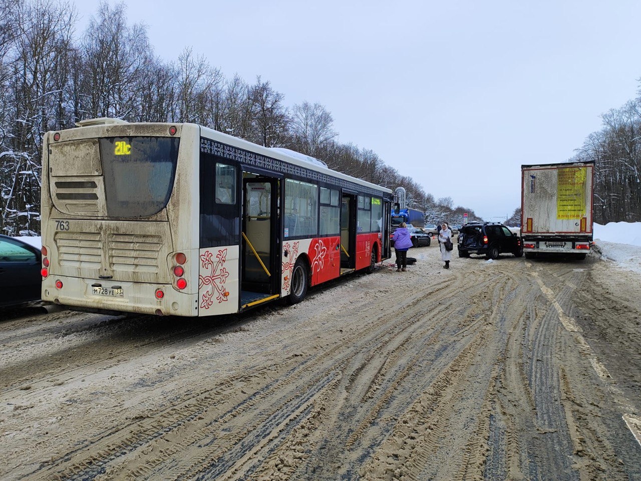 Во Владимире в ДТП попал автобус маршрута 20с | 19.02.2024 | Владимир -  БезФормата