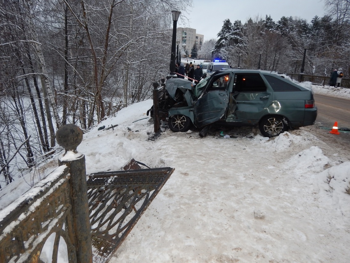 В Муроме 19-летний водитель сбил 16-летнюю девушку, идущую по мосту, от  удара пострадавшая упала в овраг