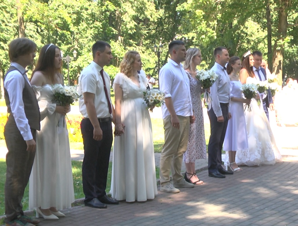 Во Владимире в День семьи, любви и верности в парке 