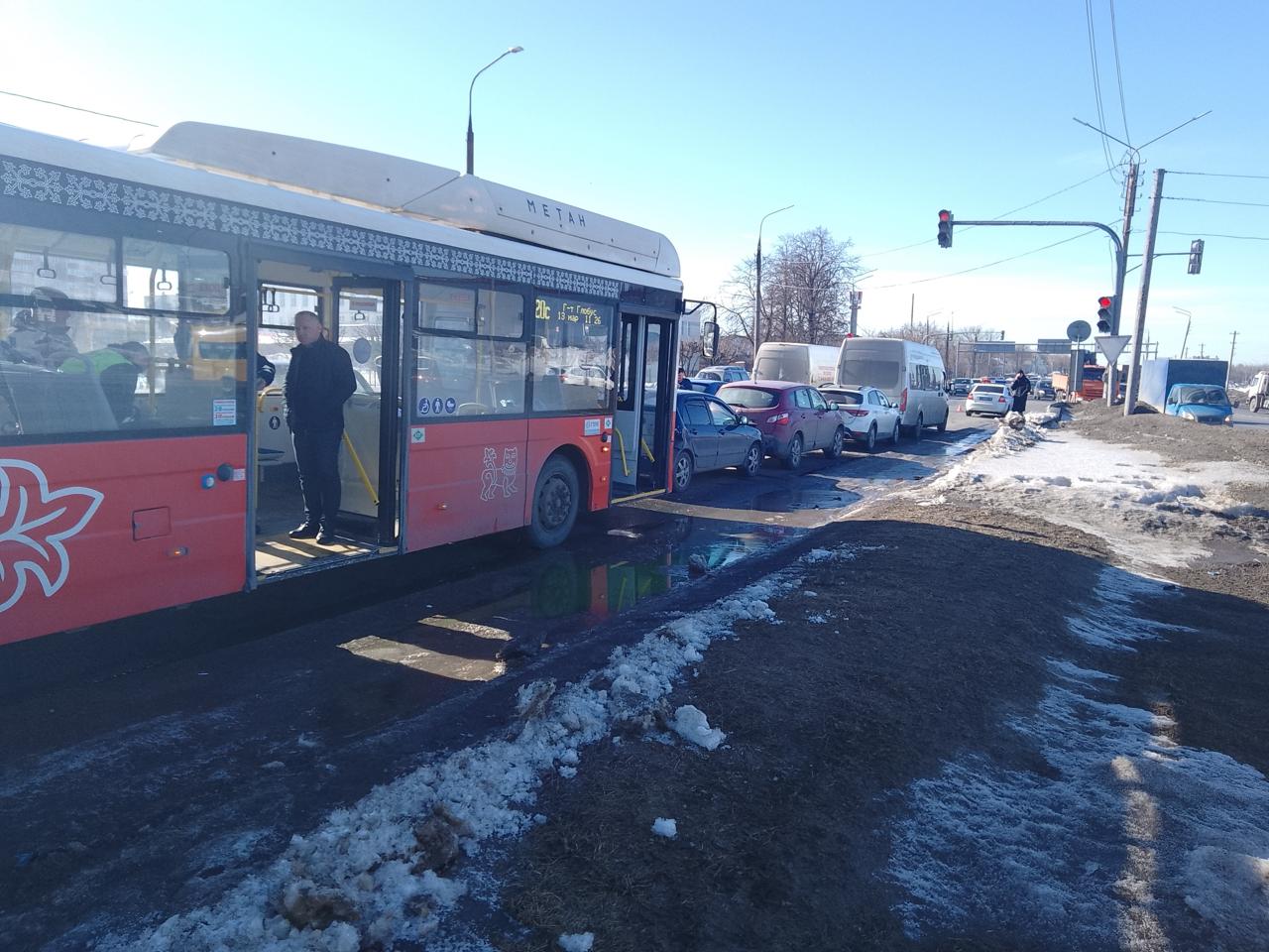 Во Владимире в массовом ДТП с участием автобуса пострадали 3 человека |  13.03.2024 | Владимир - БезФормата