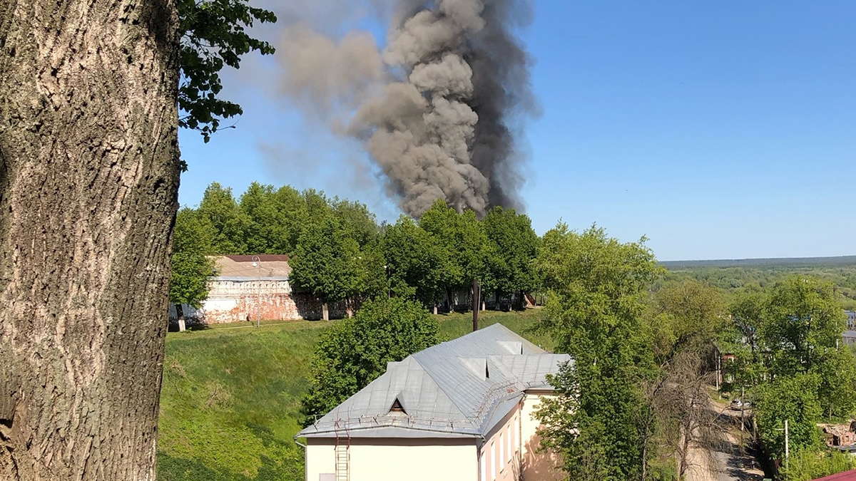 Во Владимире в Богородице-Рождественском монастыре сгорел сарай |  20.05.2024 | Владимир - БезФормата