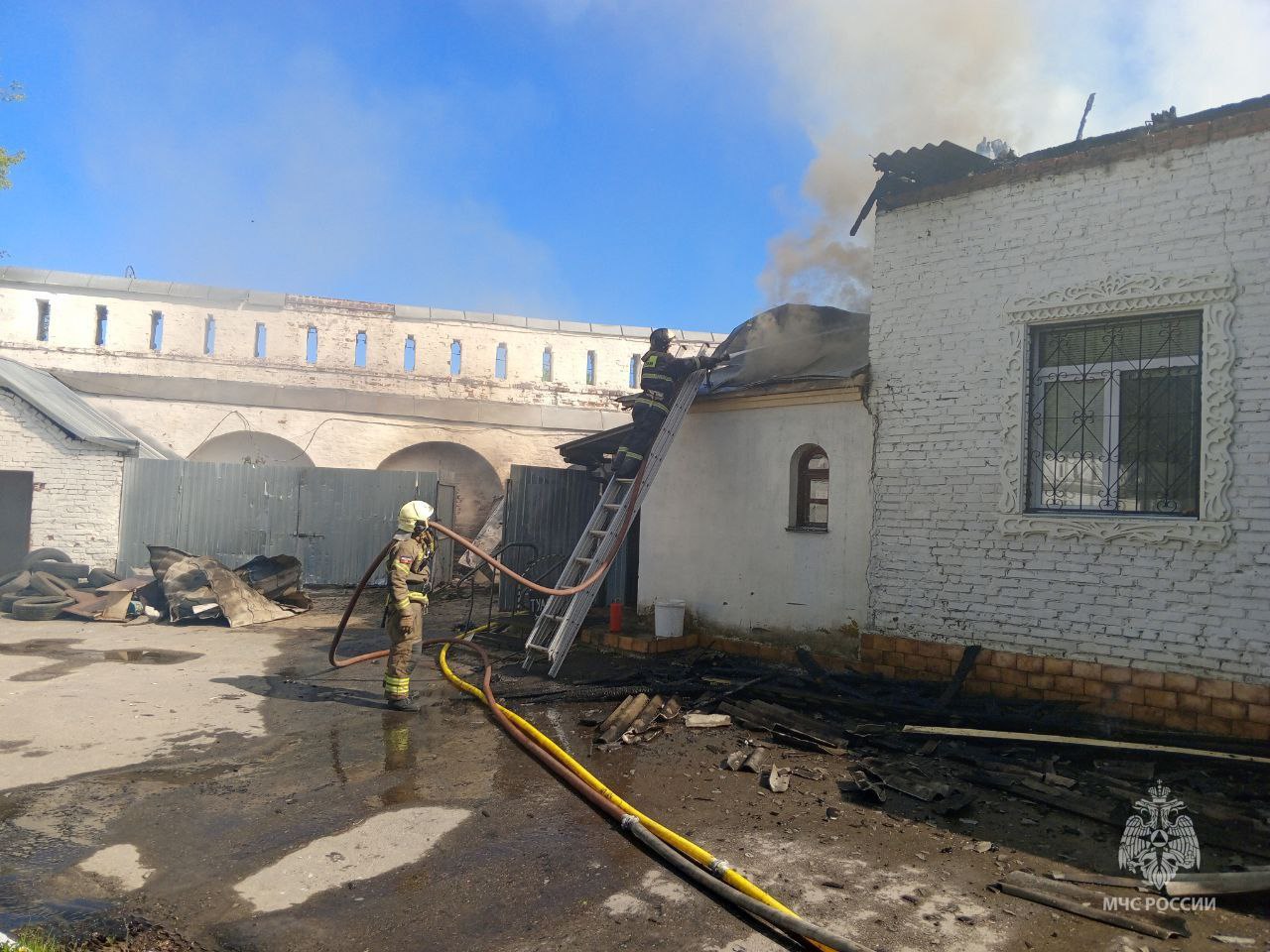 Во Владимире в Богородице-Рождественском монастыре сгорел сарай |  20.05.2024 | Владимир - БезФормата